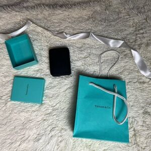 Authentic Tiffany & Co. earring packaging 4pcs